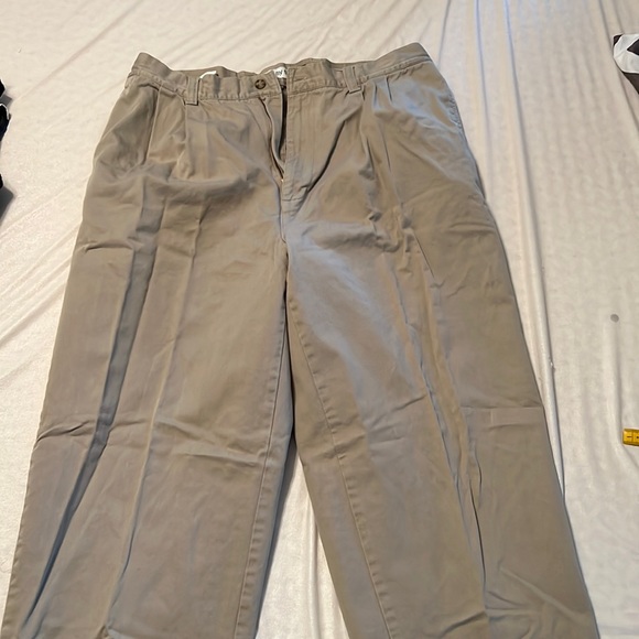 GAP men’s Khaki Pants - Picture 1 of 4
